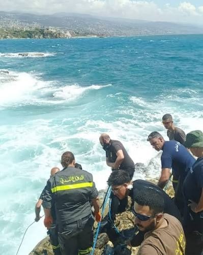 الدفاع المدني ينتشل جثة شاب فقد في بحر جونية