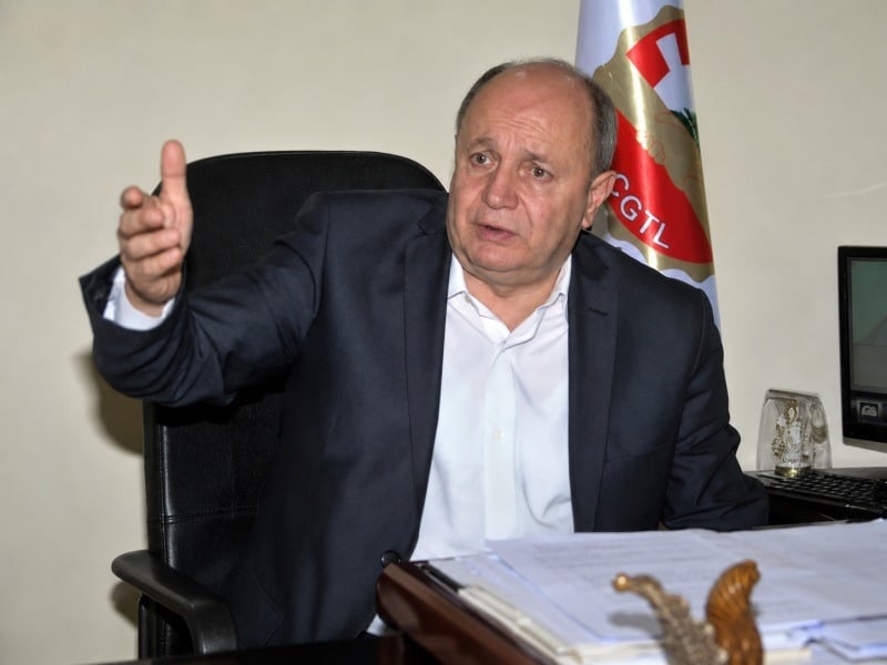 رئيس الاتحاد العمالي العام: تعليق الإضراب المقرر غدًا لفترة محددة إفساحًا في المجال أمام مزيد من المفاوضات وتنفيذ المطالب المتفق عليها.