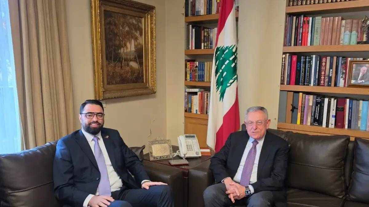 السنيورة يستقبل القائم بأعمال السفارة السورية