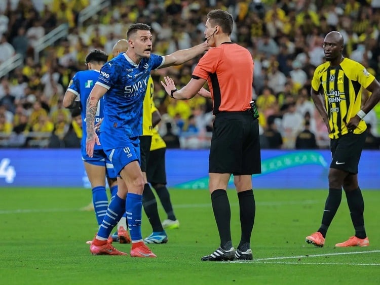 زلزال في التحكيم التركي.. توقيف رئيس لجنة الحكام و6 آخرين