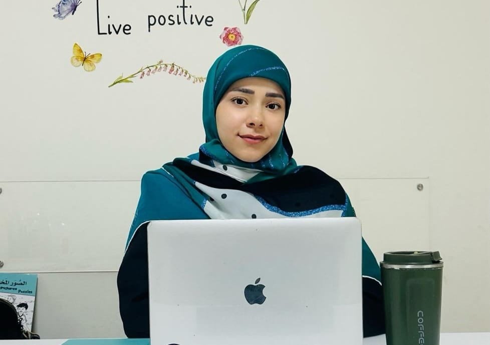 أخصائية النطق فاطمة خليفة تكشف ما وراء تأخر الكلام: «لا تنتظروا أن يكبر الطفل ويتحسّن وحده»