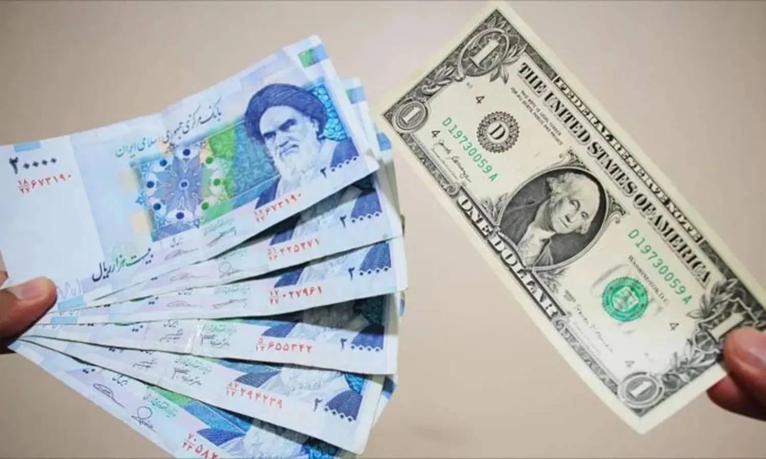 وسائل إعلام إيرانية: هبوط غير مسبوق للعملة أمام الدولار في السوق الموازية ليبلغ 240 ألف تومان للدولار الواحد