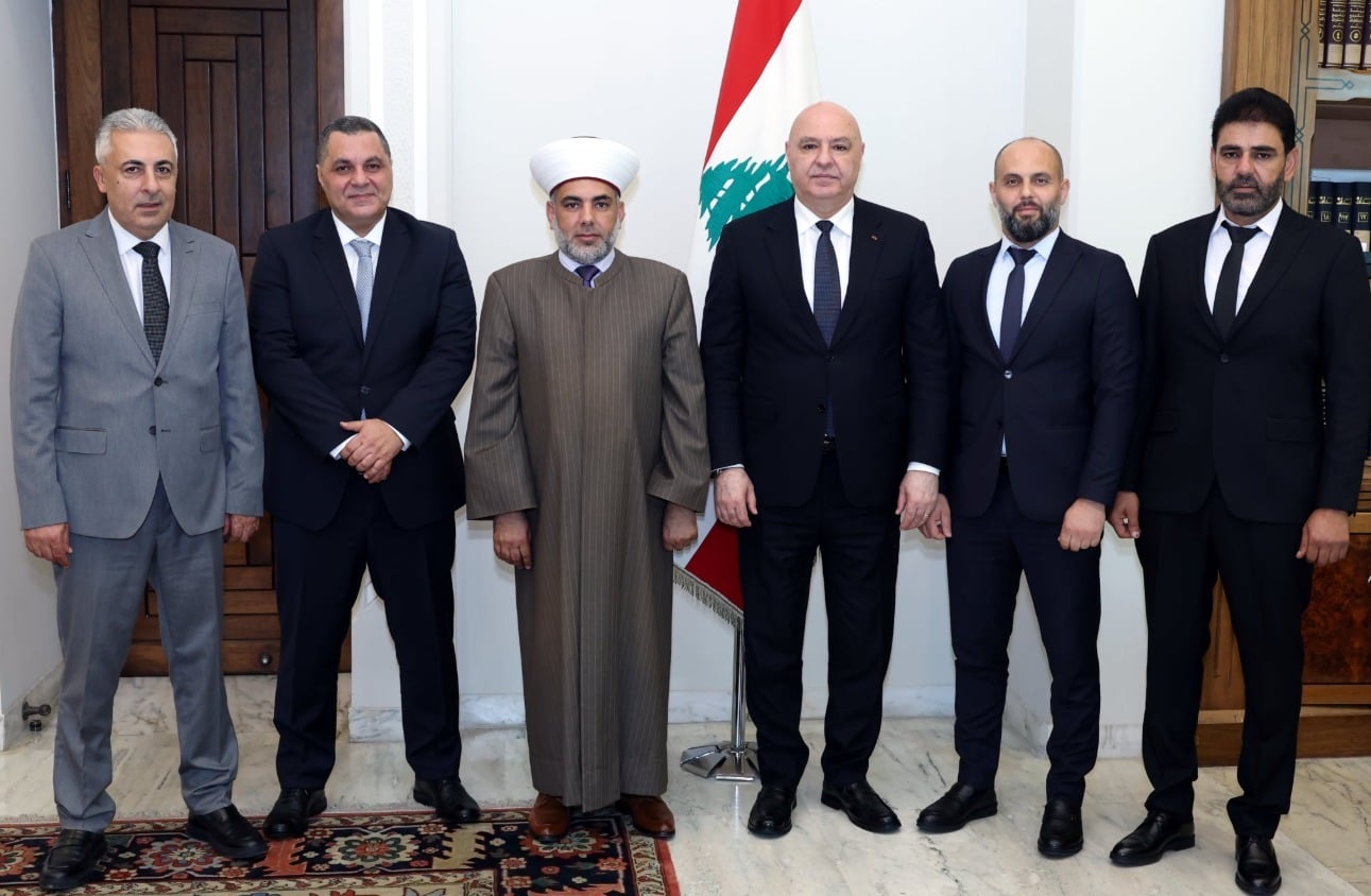 الرئيس عون أكّد لوفد من البلديات العكارية المتضرّرة من مكبّ سرار متابعته الشخصية لإيجاد حلول سريعة وعملية لمعالجة الأضرار المادية والصحية والبيئية الناجمة عن المكبّ من جهته وعد الوفد رئيس الجمهورية بإعادة النظر في قرار إقفال المكبّ والتجاوب مع رغبته في إيجاد حلول سريعة لهذا الملف