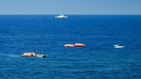 ارتفاع حصيلة ضحايا غرق السفينة الإندونيسية إلى 66 قتيلاً و69 مفقوداً