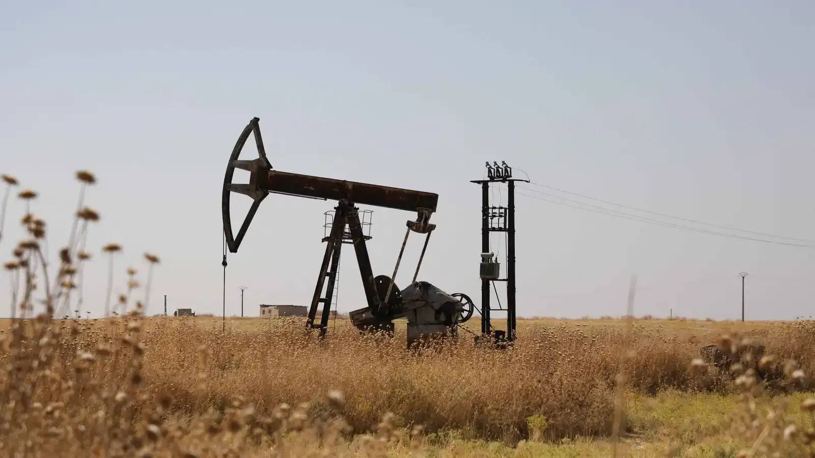 النفط يستقر بعد تراجع حاد مع تعافي صادرات الشرق الأوسط