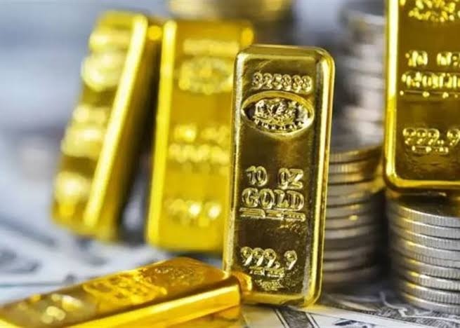 الذهب يسجل تراجعا بنسبة 4% وسعر الأونصة يصل إلى 4113.79 دولارا