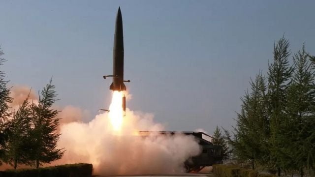 كوريا الشمالية تطلق صاروخاً باليستياً وسط تصاعد التوتر مع سيول
