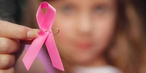 هل يصيب سرطان الثدي الأطفال والمراهقين؟