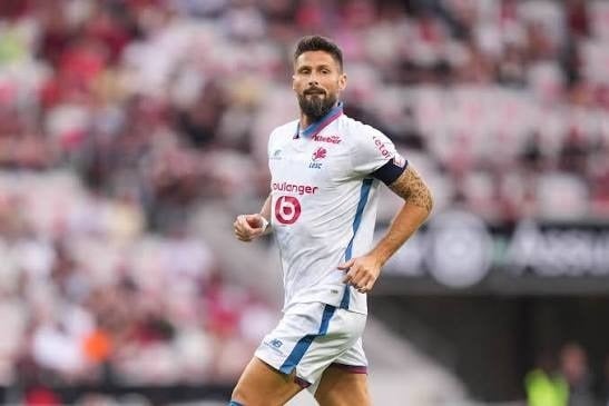 "سأقتلك"... زوجة جيرو أفسدت انتقاله إلى دورتموند!