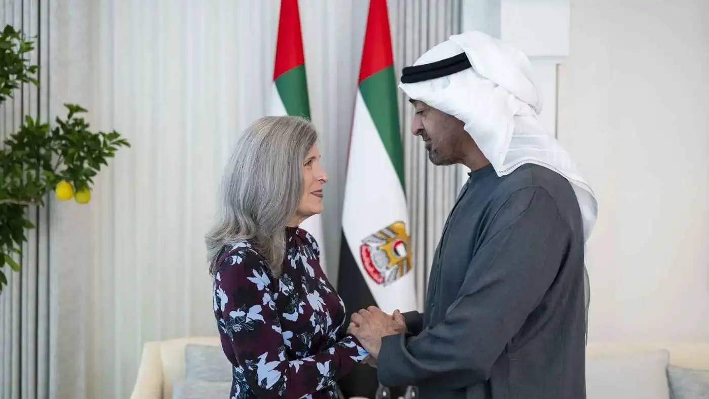 محمد بن زايد يبحث مع سيناتورة أميركية أمن المنطقة وترسيخ السلام