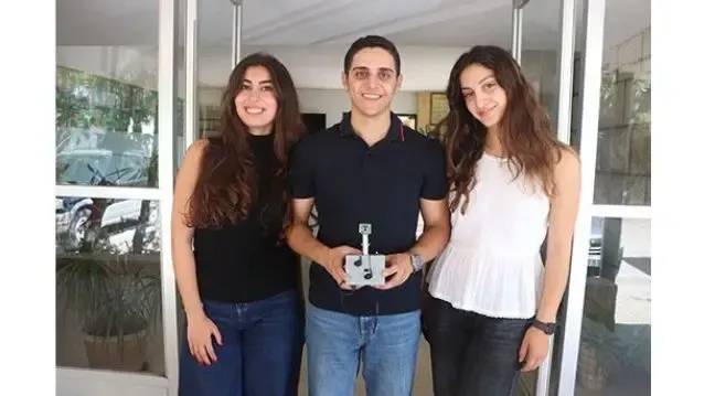 طلاب من الجامعة اللبنانية يبتكرون نظاماً ذكياً قابلاً للارتداء لمساعدة المكفوفين