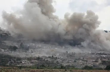 تفجيران إسرائيليان عند أطراف بلدة بيت ليف في قضاء بنت جبيل، وفي بلدة المنصوري في جنوب لبنان.