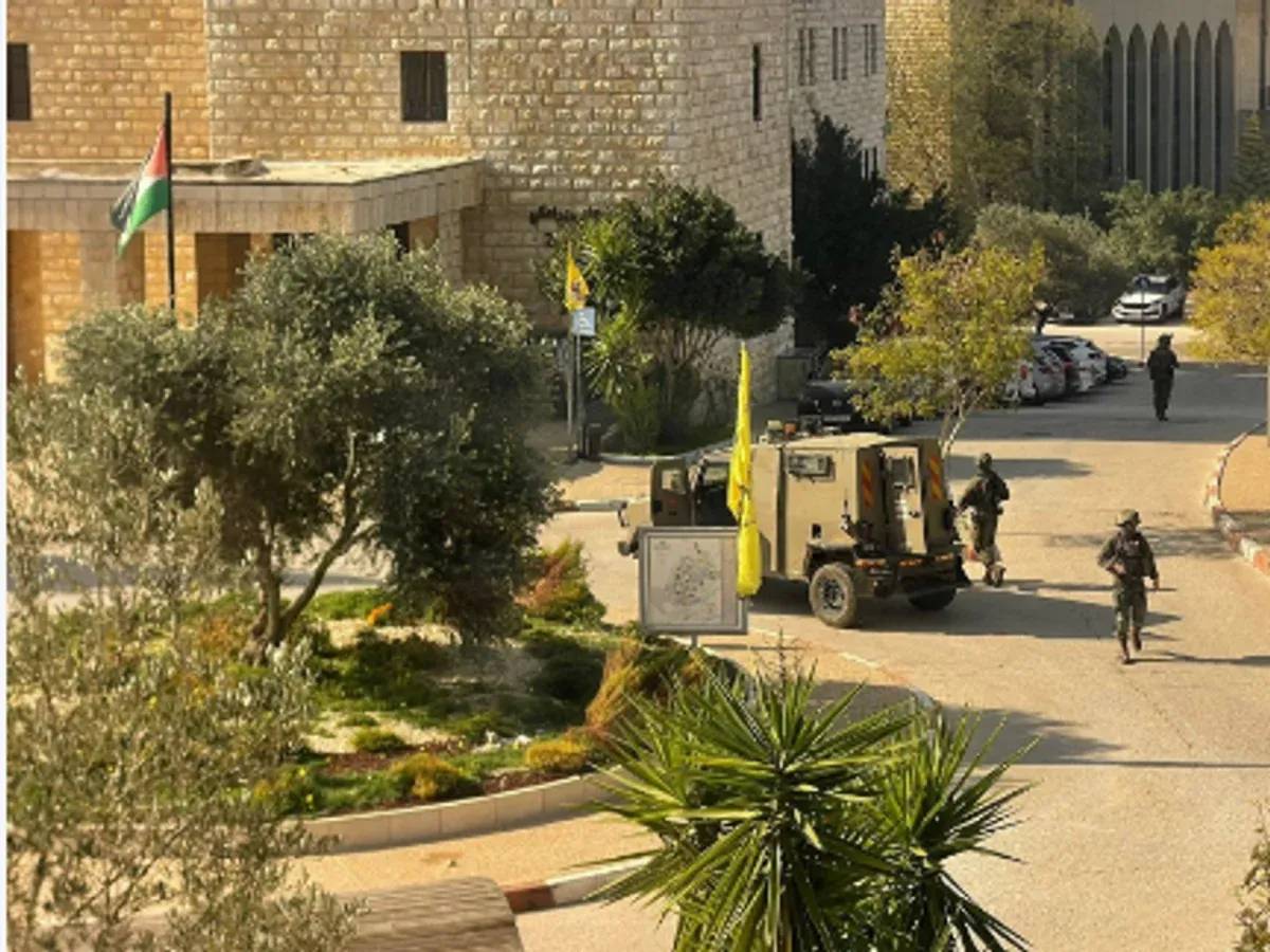 "الجزيرة": قوات الاحتلال الإسرائيلي تقتحم بلدة بيرزيت شمال رام الله بالضفة الغربية
