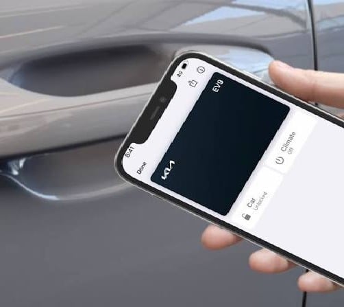 وداعاً للنسخ المعدنية: كيف تحوّل المفاتيح الرقمية هاتفك الذكي إلى جهاز تحكم كامل بسيارتك؟