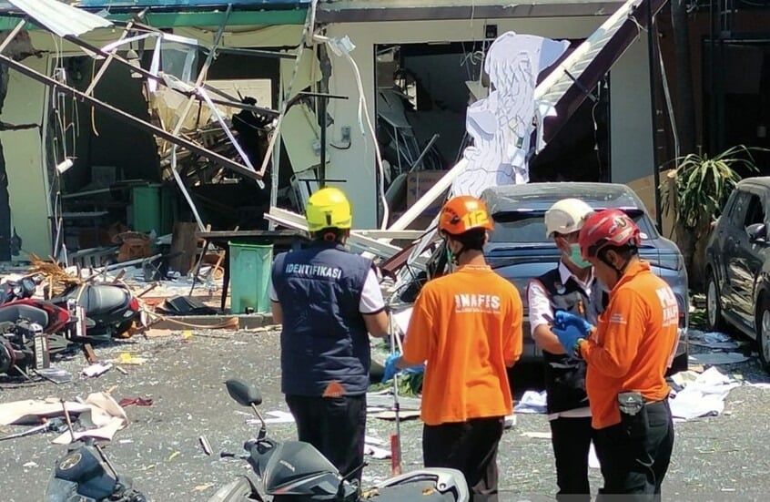 انفجار يهز منطقة سكنية في سورابايا الأندونيسية ويتسبب بأضرار واسعة