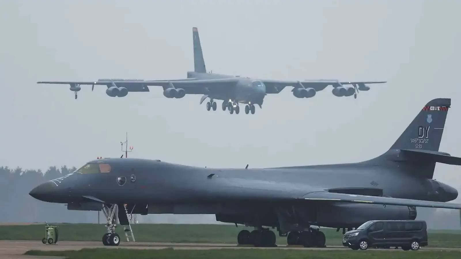 مخاوف من هجوم محتمل.. جميع قاذفات B-1 تغادر قاعدة فيرفورد البريطانية