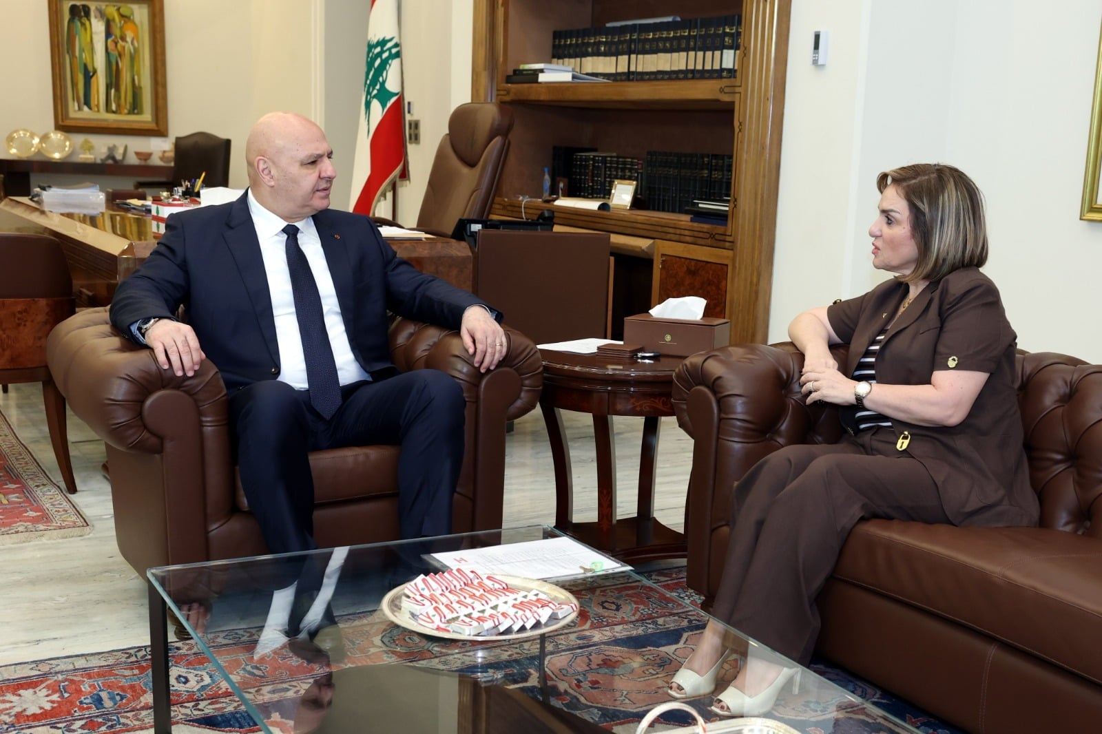 الرئيس عون تسلّم من المديرة العامة للجمارك غراسيا قزي تقريراً عن إنجازات المديرية والتقدّم المحقّق في عمل الجمارك