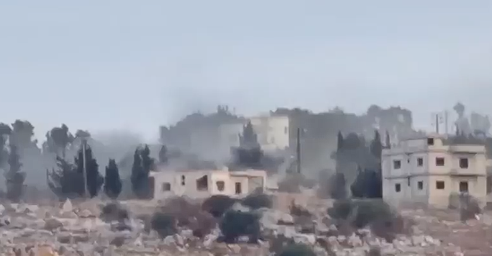 قصف مدفعي إسرائيلي استهدف بلدة بيت ياحون في قضاء بنت جبيل