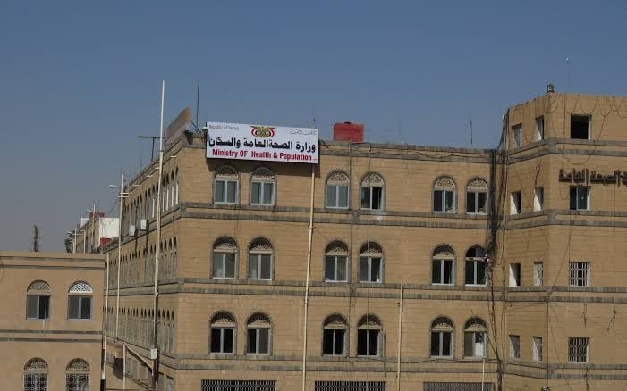 الصحة اليمنية في صنعاء: الطيران السعودي شن ظهر اليوم غارات بالقرب من "مستشفى السبعين للأمومة والطفولة" ما تسبب بأضرار بالغة فيه