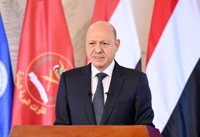 العليمي يفتح مرحلة جديدة من الحرب: العمليات لاستعادة الدولة بدأت