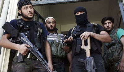 مسلحو داعش يحرقون كنسية في الرقة ومقتل 25 من 