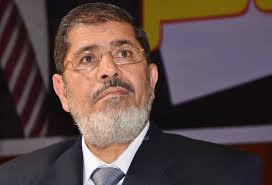 مرسي لا يعترف بسلطة المحكمة التي سيمثل امامها
