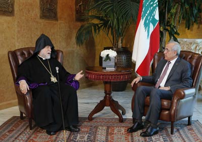 عرض الأوضاع مع مكاري وشربل وجريصاتي
سليمان ترأس اجتماعاً
للجنة التحضيريّة للحوار الوطني
