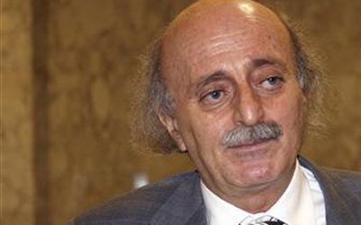 اخترق مالياً من أمين بيت ماله أبو حمزه المتهم باختلاس ملايين الدولارات من إخلاءات نادي الصفاء
جنبلاط خدع بقطعة أرض قرب الدامور مساحتها 800 الف متر
وتبين أنها 500 الف بسعر تجاوز الـ 10 ملايين دولار