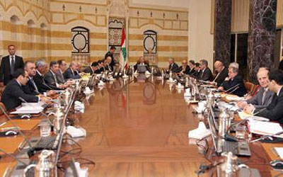 وجهة نظر وموقف تتنازعان «14 آذار» حول دخول الحكومة
براغماتية تؤيد (9 ـ 9 ـ6) لاستدراك الفراغ الرئاسي ورمي الكرة في ملعب 8 آذار
استراتيجية تصر (8 ـ 8 ـ 8) مع عدم المشاركة اذا ايدت 8 آذار اعلان بعبدا