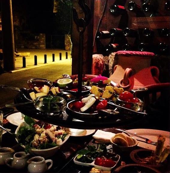  ميريام فارس في حاريصا وتتناول عشاءً خاصاً..بالصور 