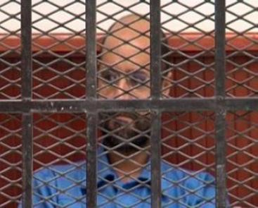 سيف الاسلام القذافي في ظهور عابر: بدا متوترا ومنزعجا وحاول إخفاء أمر ما 