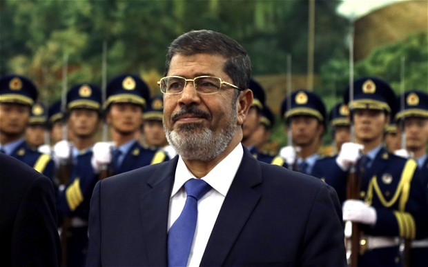 خفايا الليلة الأولى لمرسي في سجن برج العرب.. بالفيديو
