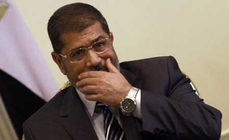 اليوم الثالث لـ"مرسى" داخل سجن برج العرب.. 
يرفض "التعيين" ويطلب تناول وجبة سمك.. 
