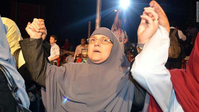 أسرة مرسي تزوره لأول مرة بسجن برج العرب