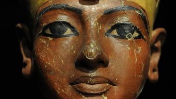 مصر تسترد 90 قطعة أثرية من قاعة مزادات في 