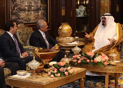 زيارة الرئيس سليمان للسعودية تفتح بابا نحو الخليج بعد فتور ...
بيان بعبدا هو الاساس ومساعدة سعودية للبنان لاستقباله اللاجئين السوريين ...
الشيخ نعيم قاسم : الزيارة عادية ولن تأتي بثمار حقيقية لكننا نشجع التواصل
