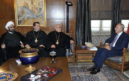 
بري اتصل بسليمان مُهنئاً بسلامة العودة
والتقى المطرانين درويش وضاهر