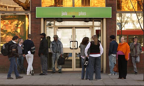 انخفاض معدل البطالة في بريطانيا الى 7.6%