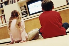 رجل يقتل طفليه بوحشية بسبب الدراسة