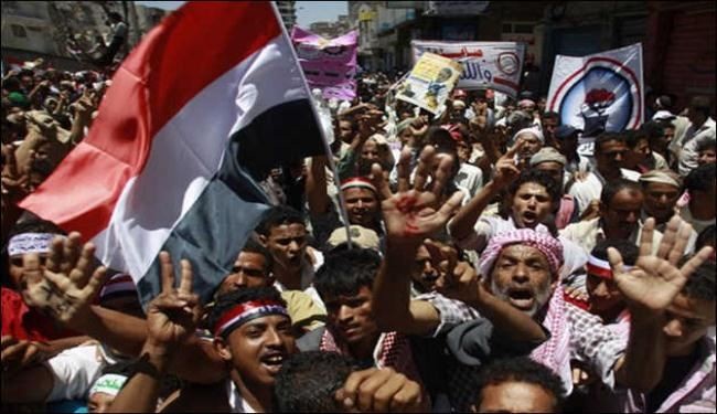 ترحيل 400 ألف عامل يمني من السعودية
واليمن بانتظارعاصفة اقصادية وأمنية  مدمّرة
