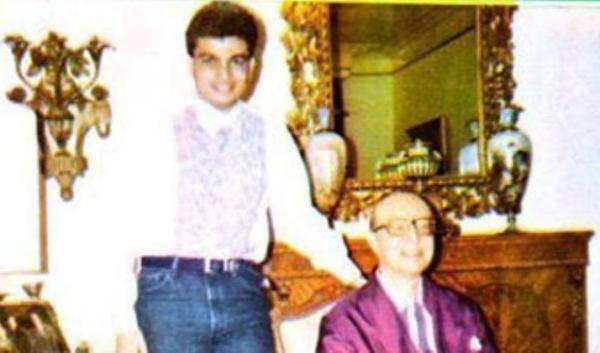  صورة نادرة لعمرو دياب مع الموسيقار محمد عبد الوهاب 