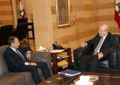 باسيل التقى بري وميقاتي
متحدثاً عن أضرار تأخير ملف النفط