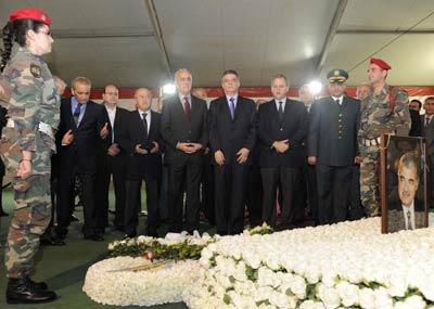 مقبل و«المستقبل» ــ بيروت وضعا أكليلين
على ضريح الحريري في ذكرى الاستقلال