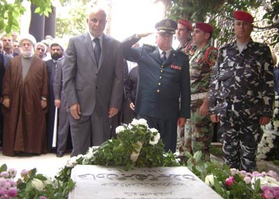 لبنان أحيا ذكرى رجال الإسـتقلال
بوضع أكاليل زهر على أضرحتهم