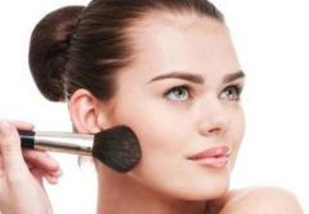 تعرّفي على طريقة وضع البلاش بحرفية!