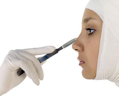 اللجوء الى عمليات التجميل للحصول على وظيفة 