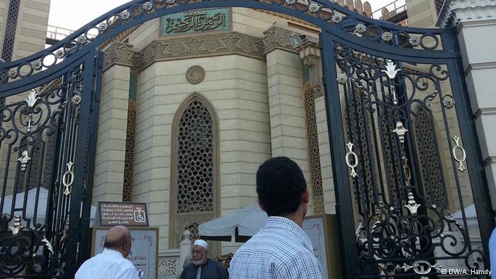 مصر: التجمع في دور العبادة ممنوع! 