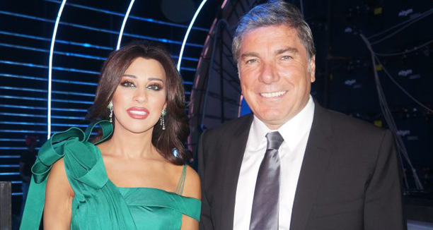 علي يعانق نجوى كرم ويصورها عبر هاتفه... رجال الأمن يتدخلون... ماذا يجري في عرب غوت تالنت ؟