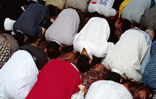 أنغولا تنفي أي نية لحظر الإسلام أو إغلاق المساجد
