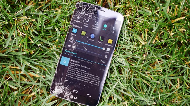 اختبار سقوط الهاتف الذكي الجديد من LG G FLEX